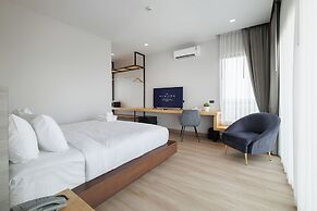 The Horizon Groove Hotel