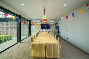 The Horizon Groove Hotel