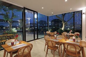 The Horizon Groove Hotel