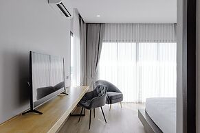 The Horizon Groove Hotel