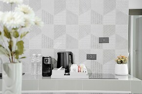 The Horizon Groove Hotel