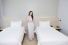 The Horizon Groove Hotel