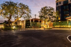 The Horizon Groove Hotel