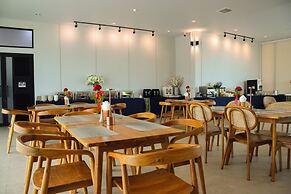 The Horizon Groove Hotel