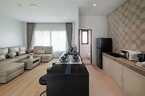 The Horizon Groove Hotel