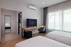 The Horizon Groove Hotel