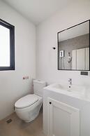 The Horizon Groove Hotel