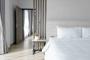 The Horizon Groove Hotel