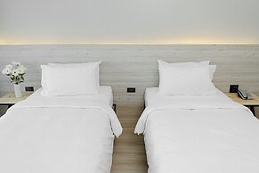 The Horizon Groove Hotel