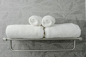 The Horizon Groove Hotel