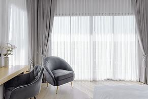 The Horizon Groove Hotel