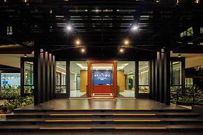 The Horizon Groove Hotel