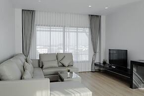 The Horizon Groove Hotel