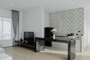 The Horizon Groove Hotel