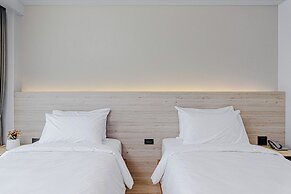 The Horizon Groove Hotel