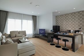 The Horizon Groove Hotel