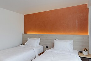 The Horizon Groove Hotel