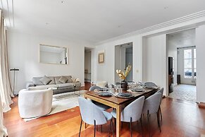 Sublime 3 Bedroom Flat Palais Royal Bourse