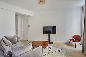 Sublime Apartment Near Champs Elysees