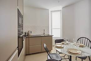Sublime Apartment Near Champs Elysees