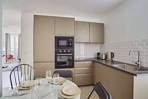 Sublime Apartment Near Champs Elysees