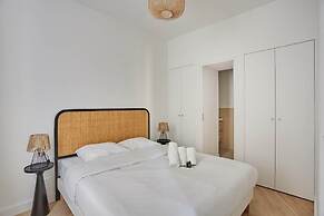 Sublime Apartment Near Champs Elysees