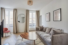 Sublime Apartment Near Champs Elysees
