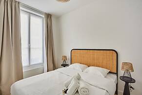 Sublime Apartment Near Champs Elysees