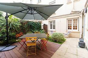 Superb Terrace Apart Champs Elysees Eiffel Tower
