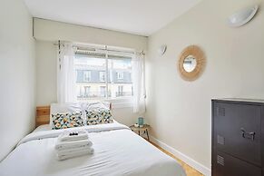 2 Bedroom Flat Centre de Paris - Eiffel Tower View