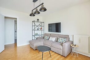 2 Bedroom Flat Centre de Paris - Eiffel Tower View