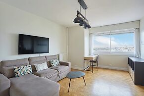 2 Bedroom Flat Centre de Paris - Eiffel Tower View