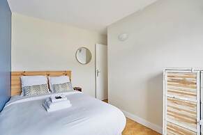 2 Bedroom Flat Centre de Paris - Eiffel Tower View