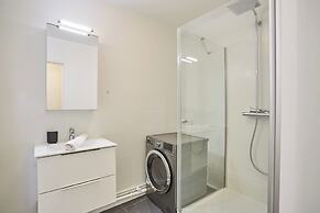 2 Bedroom Flat Centre de Paris - Eiffel Tower View