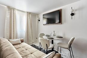 Magnificent New Studio Louvre Palais Royal