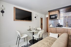 Magnificent New Studio Louvre Palais Royal