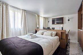 Magnificent New Studio Louvre Palais Royal