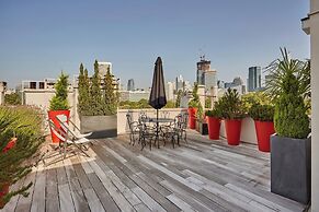 Very Nice Apartment With Terrace Neuilly