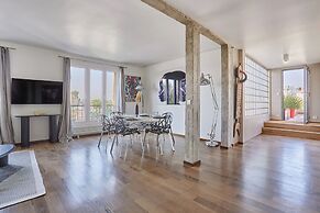 Very Nice Apartment With Terrace Neuilly