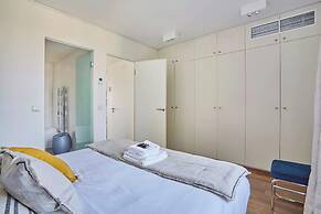 Very Nice Apartment With Terrace Neuilly