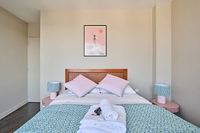 Sublime 2 Bedroom Flat Quai de Seine Eiffel Tower