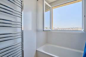 Sublime 2 Bedroom Flat Quai de Seine Eiffel Tower