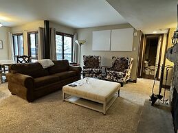 Beautiful Renovated 3br In Keystone 3 Bedroom Condo