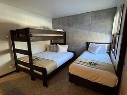 Beautiful Renovated 3br In Keystone 3 Bedroom Condo