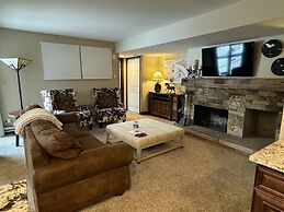 Beautiful Renovated 3br In Keystone 3 Bedroom Condo