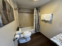 Beautiful Renovated 3br In Keystone 3 Bedroom Condo