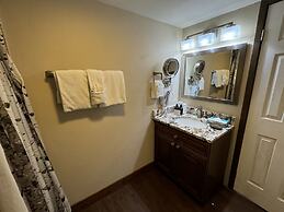 Beautiful Renovated 3br In Keystone 3 Bedroom Condo
