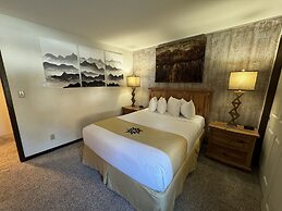 Beautiful Renovated 3br In Keystone 3 Bedroom Condo