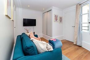 Sublime Apartment Center of Paris Le Marais