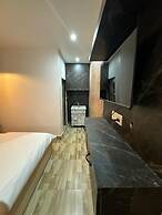 The FarmHouse Cafe & Lounge